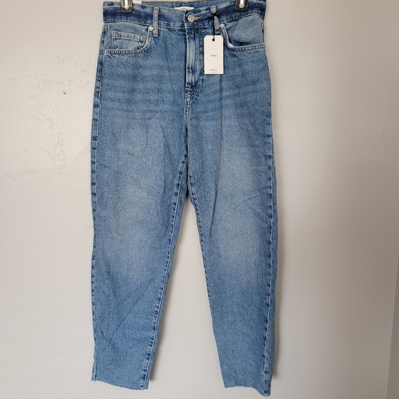 Forever 21 NWT Mom Jeans 29 Medium Wash Denim High Rise Relaxed Fit Tapered Leg - Picture 1 of 9